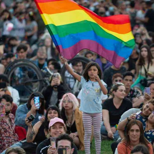 Chile Congress votes 100-0 to legalize gay marriage