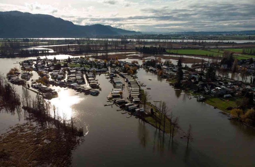 B.C. workplace safety watchdog raises concerns about contaminants from flooding